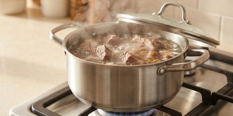 Trik Merebus Daging Sapi Cepat Empuk Tanpa Panci Presto dengan Metode Rebus Bertahap