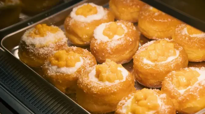 Klepon Mangga Sticky Jadi Donat, Eksplorasi Rasa dalam Camilan Manis