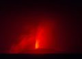 Foto Lava Pijar yang Dikeluarkan oleh Gunung Anak Krakatau