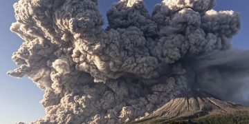 Gunung Sinabung Erupsi, 2451 Warga dari Dua Desa Dievakuasi