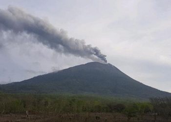 Gunung Ili Lewotolok Meletus Dua Kali dengan Kolom Abu Tinggi 700 Meter
