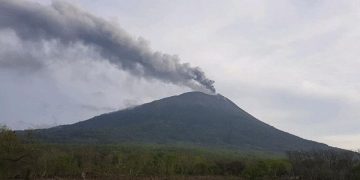 Gunung Ili Lewotolok Meletus Dua Kali dengan Kolom Abu Tinggi 700 Meter