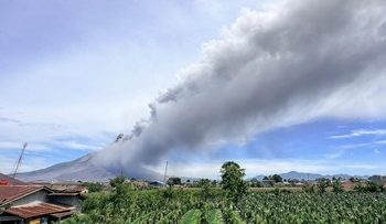 Foto Erupsi Gunung Sinabung Naik Status Siaga