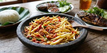 Membuat Sambal Pencit Mangga Muda Segar, Manis, Pedas, dan Asam