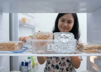 5 Metode Menyimpan Roti Tawar di Kulkas Agar Lembut dan Tidak Kering