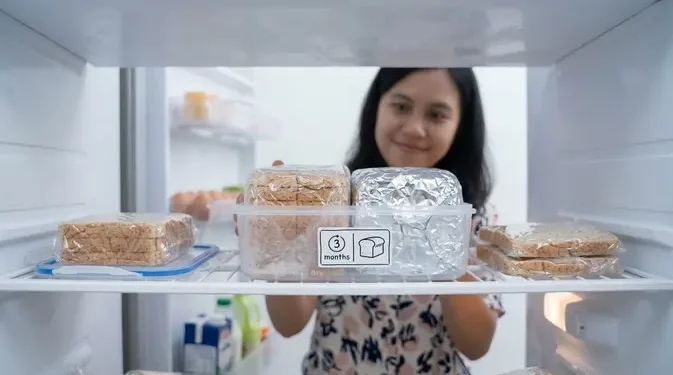 5 Metode Menyimpan Roti Tawar di Kulkas Agar Lembut dan Tidak Kering
