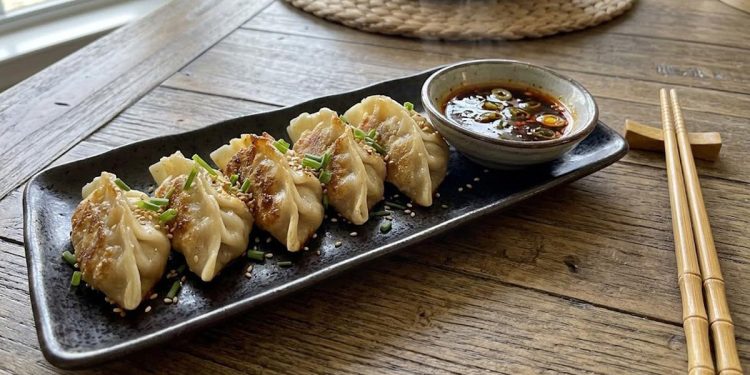 Resep Gyoza Jepang Isi Ayam dan Sayuran Gurih untuk Camilan Lezat