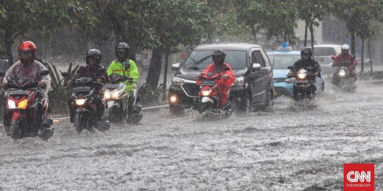 Jalan Mayor Oking Cibinong Terendam Banjir Banyak Motor Terjebak