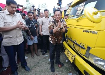 Lepas 125 Truk Program Gentengisasi oleh Mendagri dan Menteri PKP