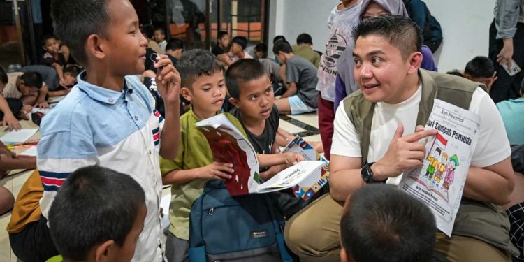 Momen Seskab Teddy Kunjungi Sekolah Rakyat di Cikarang