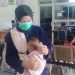 Tangis Sedih Bayi Aisya Berebut Udara Segar di Tengah Asap Tebal Palembang
