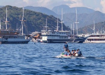 Gelombang 2,5 Meter Mengancam Perairan Komodo dengan 10 Titik Rawan Teridentifikasi