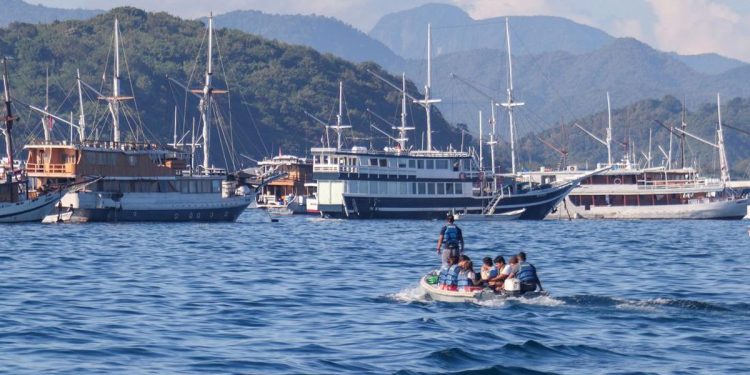 Gelombang 2,5 Meter Mengancam Perairan Komodo dengan 10 Titik Rawan Teridentifikasi